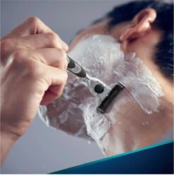 Gillette® Gillette Mach3 - 8 Stuks - Scheermesjes 10 Gillette® Gillette Mach3 - 8 Stuks - Scheermesjes -Verzorgingsproductenwinkel 1196x1200 9