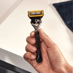 Gillette® Gillette ProShield Scheersysteem Voor Mannen – 1 Scheersysteem En 1 Scheermesje -Verzorgingsproductenwinkel 1200x1198 31