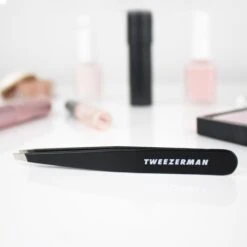 Tweezerman - Slant Tweezer Midnight Sky -Verzorgingsproductenwinkel 1200x1200 644