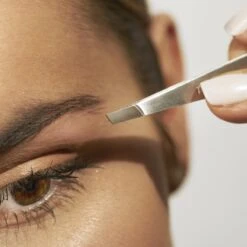 Tweezerman Slant Tweezer RVS Pincet - 1 St -Verzorgingsproductenwinkel 1200x1200 674