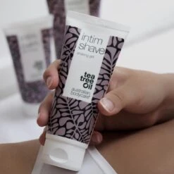 Serie Scheren Intieme Zone - 3 Producten Voor Het Verwijderen Van Rode Bultjes, Vlekjes En Ingegroeide Haren Na Het Scheren. De Serie Bevat: Intim Wash 200ml, Intim Shave 100ml, Intieme Aftershave Balsem 100ml | Australian Bodycare -Verzorgingsproductenwinkel 1200x1200 849