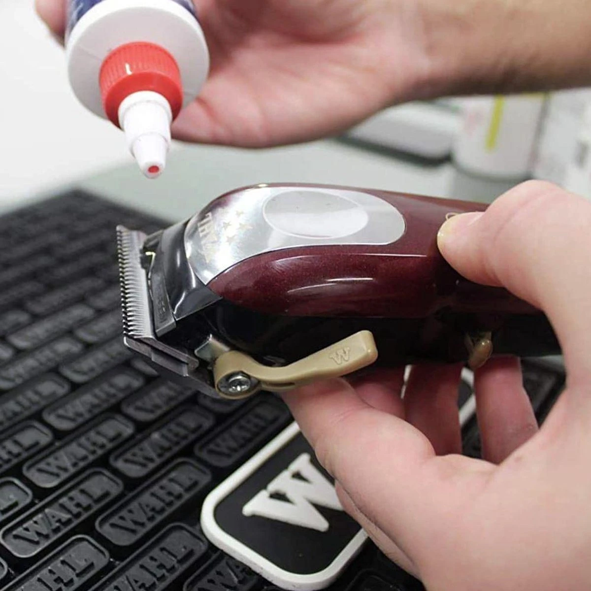 Wahl Tondeuse Olie 118,3 Ml 2 Wahl Tondeuse Olie 118,3 Ml - Afbeelding 2