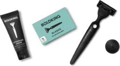 Boldking The Kit- Scheermes Voor Gevoelige Huid (Houder + 4 Scheermesjes + Gratis Aftershave Cream) 9 Boldking The Kit- Scheermes Voor Gevoelige Huid (Houder + 4 Scheermesjes + Gratis Aftershave Cream) -Verzorgingsproductenwinkel 1200x667