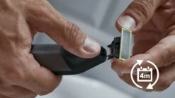 Philips OneBlade Original Blade QP220/50 - Vervangmesjes - 2 Stuks -Verzorgingsproductenwinkel 1200x675 5