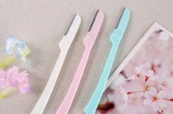 KELERINO. Dermaplaning - Wenkbrauw Scheermesjes - Eyebrow Razor - Inklapbaar - 3 Stuks -Verzorgingsproductenwinkel 1200x794