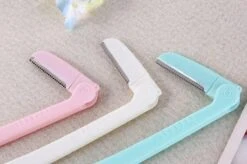 KELERINO. Dermaplaning - Wenkbrauw Scheermesjes - Eyebrow Razor - Inklapbaar - 3 Stuks -Verzorgingsproductenwinkel 1200x798 2