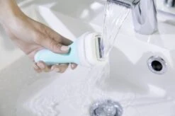 Wilkinson Intuition Sensitive Care 4 Scheermesjes - Navulling 12 Wilkinson Intuition Sensitive Care 4 Scheermesjes - Navulling -Verzorgingsproductenwinkel 1200x799